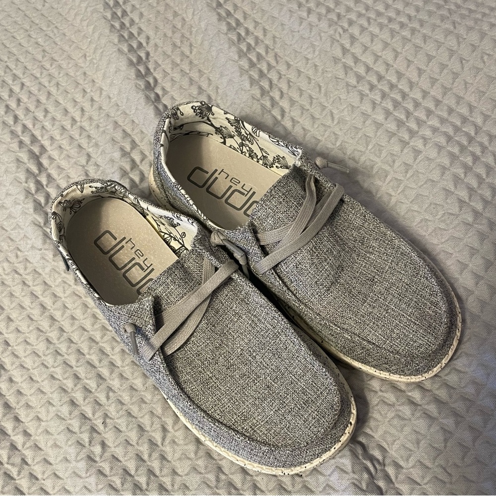 Grey hey dudes.